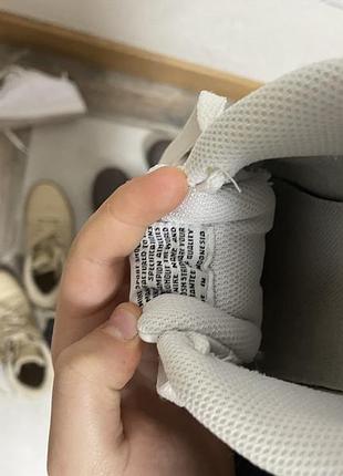 Білі кросівки nike