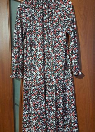 Платье миди с воланом9 фото