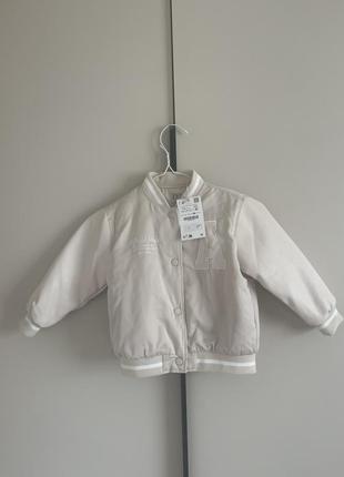 Бомбер куртка zara з буквою а