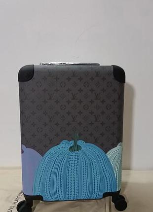 Чемодан lv