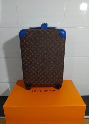 Чемодан lv