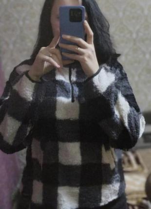 Красивое худи в клеточку.