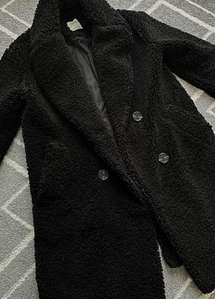 Плюшевая шубка bershka в черном цвете