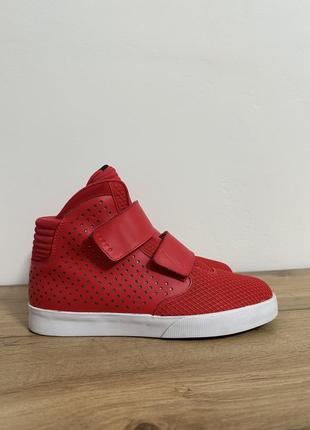 Нереально крутые высокие кеды nike flystepper 2k3 в ярко красном цвете с белой подошвой