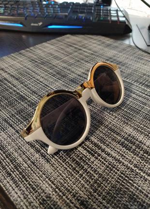 Солнечные очки круглые женские белые с золотом1 фото