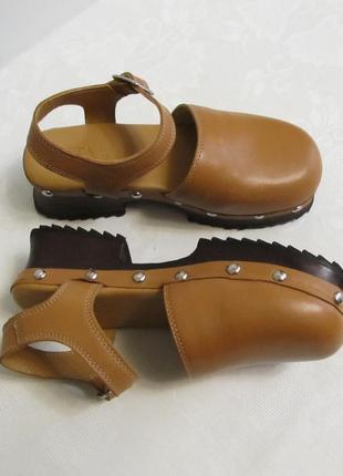 Zara кожаные босоножки сабо с заклепками р.32 б/у