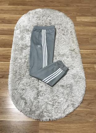 Спортивные штаны adidas