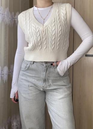 Идеальная стильная белая базовая безрукавка в косы, молочный жилет reserved s