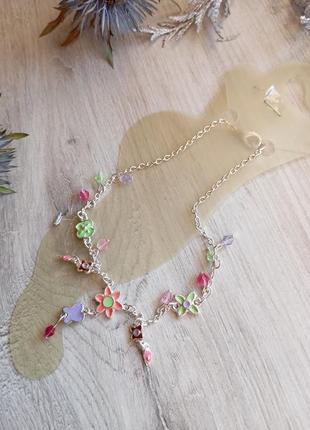 Браслет на ногу с бусинами и цветами