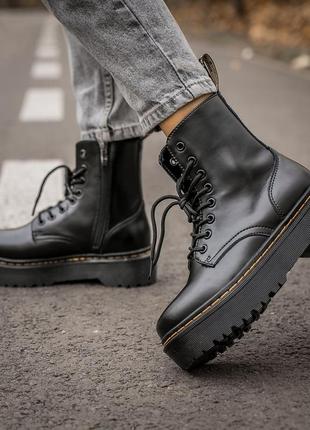 Женские зимние ботинки с мехом на платформе доктор мартинс жадон dr martens5 фото