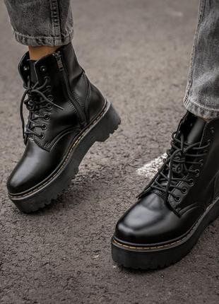 Женские зимние ботинки с мехом на платформе доктор мартинс жадон dr martens6 фото