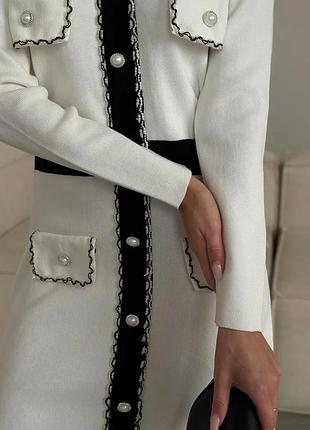 Платье женская короткая миди в тыле old money теплая вязкая силуэтная женственная с пугови...