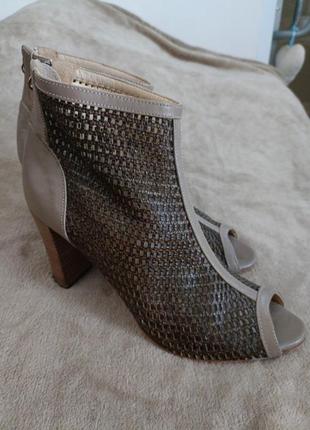 Туфли,италия, 39/39,5р, 25/25,5см, натуральная кожа, перфорация.