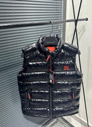 Топовая мужская жилетка hugo boss черная, лаковая, глянцевая, лак