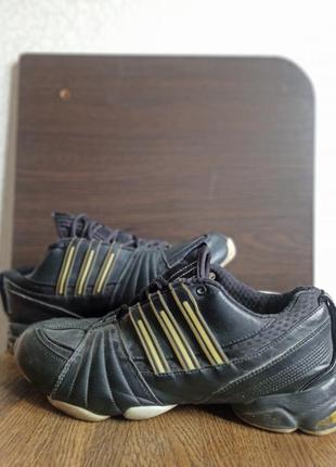 Спортивная обувь adidas