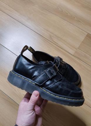 Шкіряні туфлі dr martens