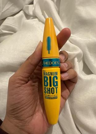 Тушь big shot для ресниц с волнистой щеточкой