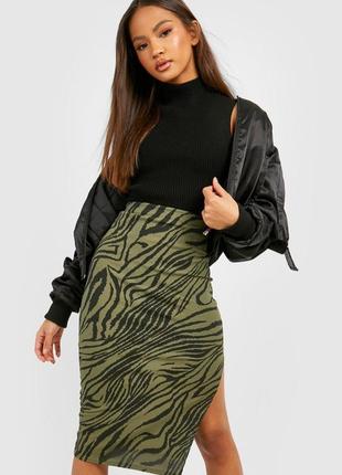 Юбка с разрезом в мелкий рубчик