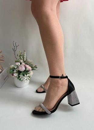 Жіночі чорні босоніжки