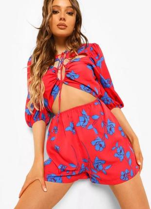 Красный ромпер / комбинезон с цветочным принтом от boohoo