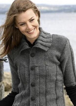 Чудовий, жіночий кардиган на ґудзиках і коротким рукавом.