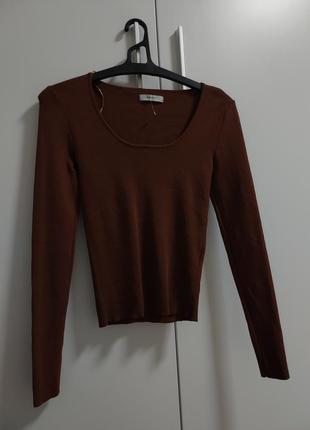 Шоколадный джемпер мелкой вязки в рубчик reserved