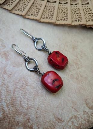 Сережки з коралом. червоні сережки