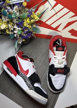 Оригінальні шкіряні кросівки nike jordan