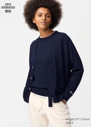 Кардиган uniqlo+anya hindmarch темно-синій 100% merino v neck cardigan