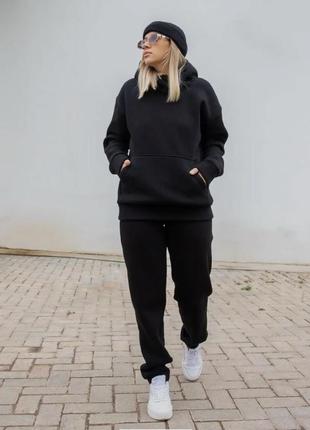 Стильный женский спортивный костюм