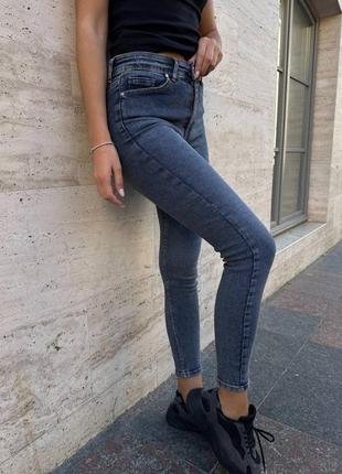 Джинси скінні