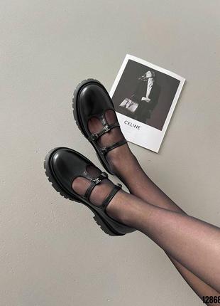 Черные кожаные туфли с тонкими ремешками пряжками на толстой подошве