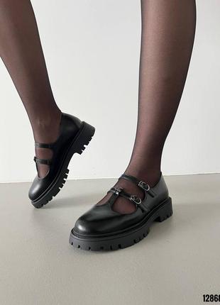 Черные кожаные туфли с тонкими ремешками пряжками на толстой подошве7 фото