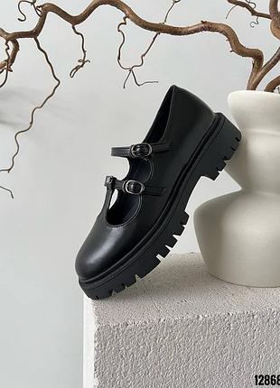 Черные кожаные туфли с тонкими ремешками пряжками на толстой подошве10 фото