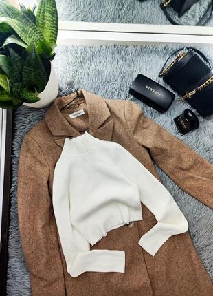 Базовий молочний весняний вкорочений гольф, водолазка в рубчик від h&m.