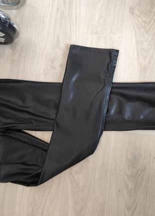 Брюки шкіряні bershka