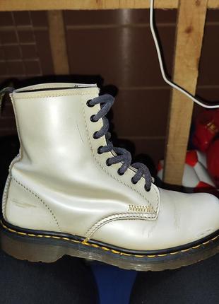 Ботинки dr. martens оригинал белые женские,размер 39-40, стелька 26 см винтаж, натуральная кожа