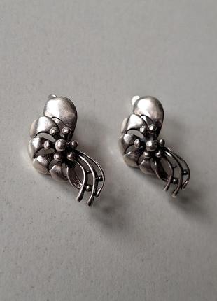 Серебряные серьги. серебро 925 проба трезубец. цветы.