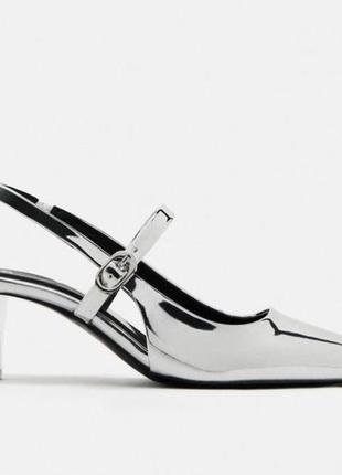 Босоножки zara цвета металлик 37 размер