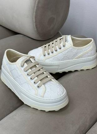 Кеды  белые на полукруглой танкетке