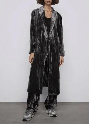 Пальто из жатого бархата zara