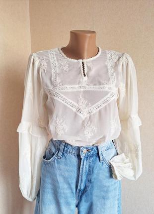 Молочно біла блуза zara айворі з рюшами блузка блузочка з вишивкою вишиванка