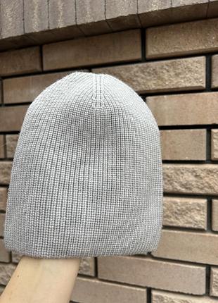 Вязанная шапка в идеальном состоянии