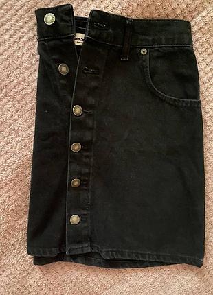 Джинсова спідниця в чорному кольорі