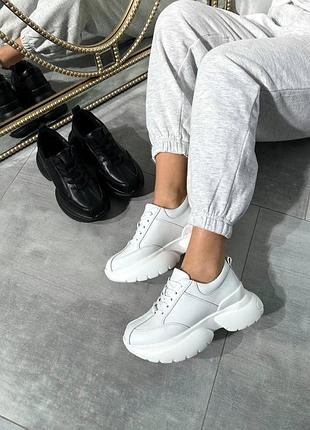 Молодіжні білі шкіряні кросівки на платформі