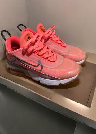 Кроссовки nike air max 2090 + пара белых носков nike в подарок
