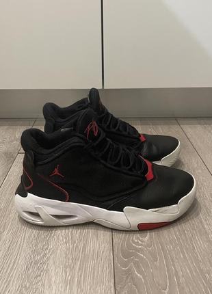 Кросівки nike jordan. 39-розмір.