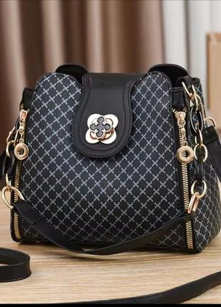 Красивая стильная сумочка на выход тренд