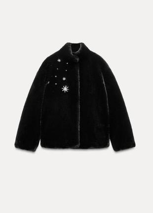 Супер стильна трендова чорна шуба з прикрасами zara