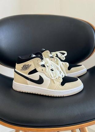 Кроссовки nike air jordan 1 retro high black beige